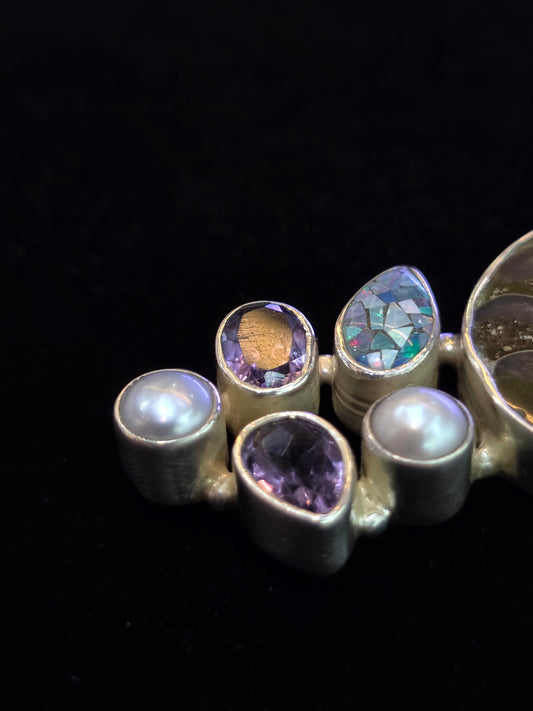 Handcrafted Fossil & Gemstone Pendant – Ammonite, Pearls, Amethyst & Mystic Quartz