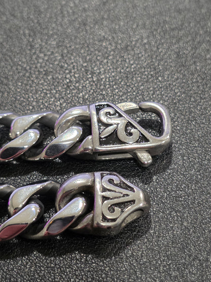 Men’s Stainless Steel Cuban Link Bracelet with Tribal Clasp – Bold & Durable Design